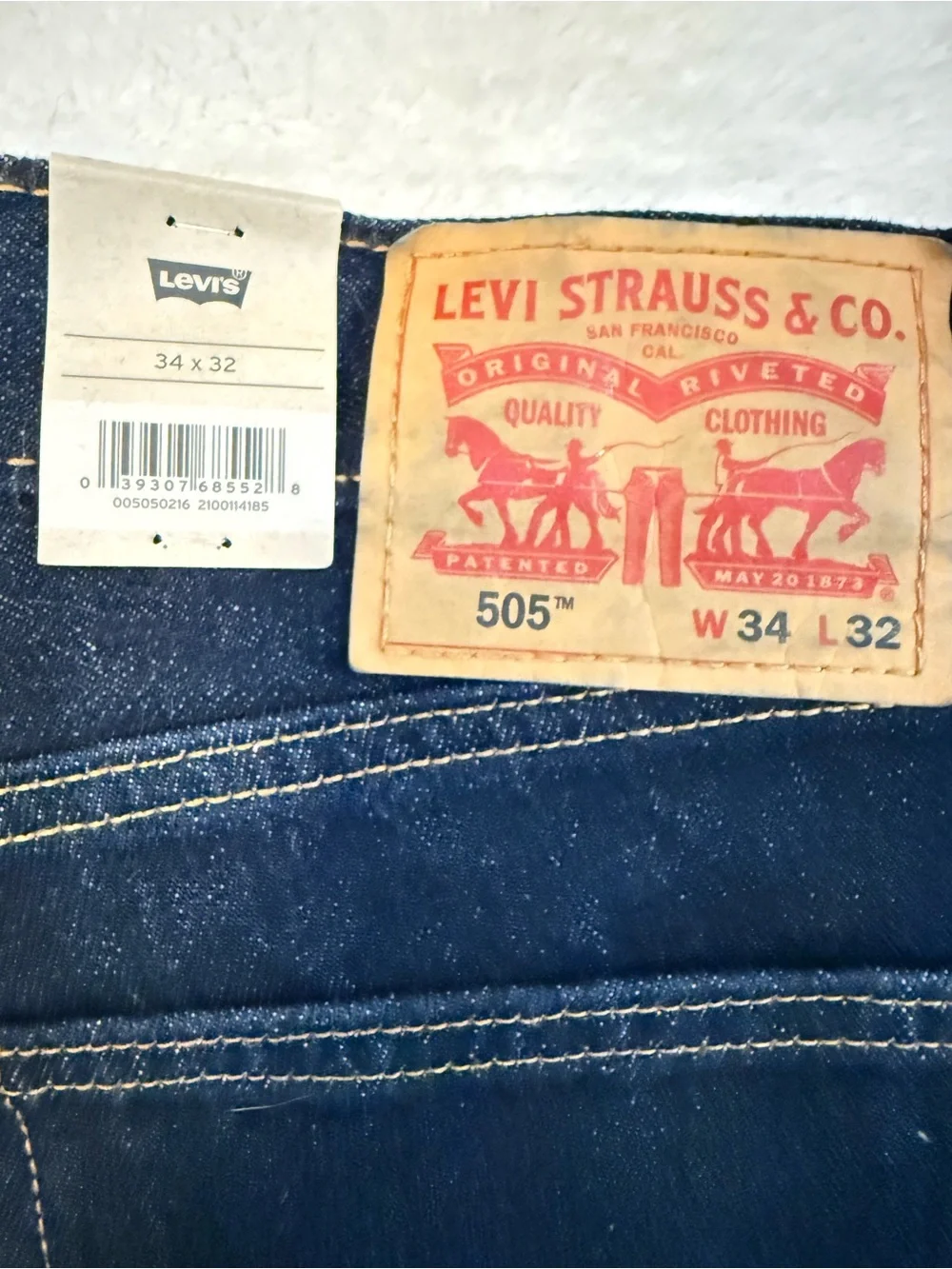 Levis straight leg